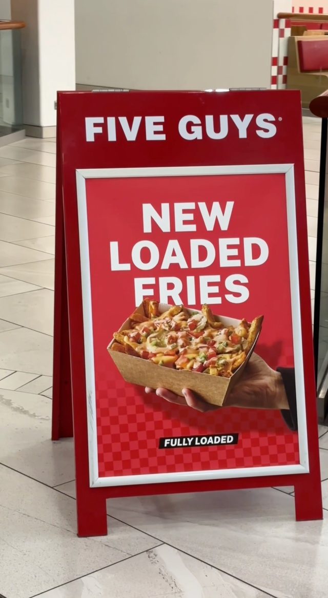 🍟✨ new loaded fries at @fiveguysuk braehead! ✨🍟take your fries to the next level with cheese sauce, fry sauce and up to 14 toppings of your choice – from bacon and jalapeños to crispy onions and fresh greens. fully customisable, fully delicious.come and load up your fries your way today! 😋