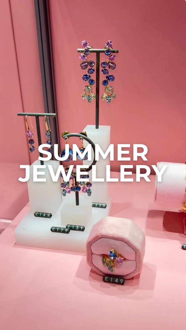 Summer jewellery just hits different ✨💍Whether you’re keeping it minimal or going full statement sparkle, Braehead has all the pieces to complete your summer look ☀️Shop styles from @swarovski, @warrenjamesjewellers, @theofficialpandora, @nominationitaly and @thomassabo now 👀